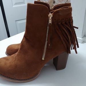 Brown ankle fringe boot